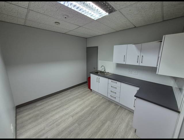 282M² OFFICE TO LET IN SUNNINGHILL